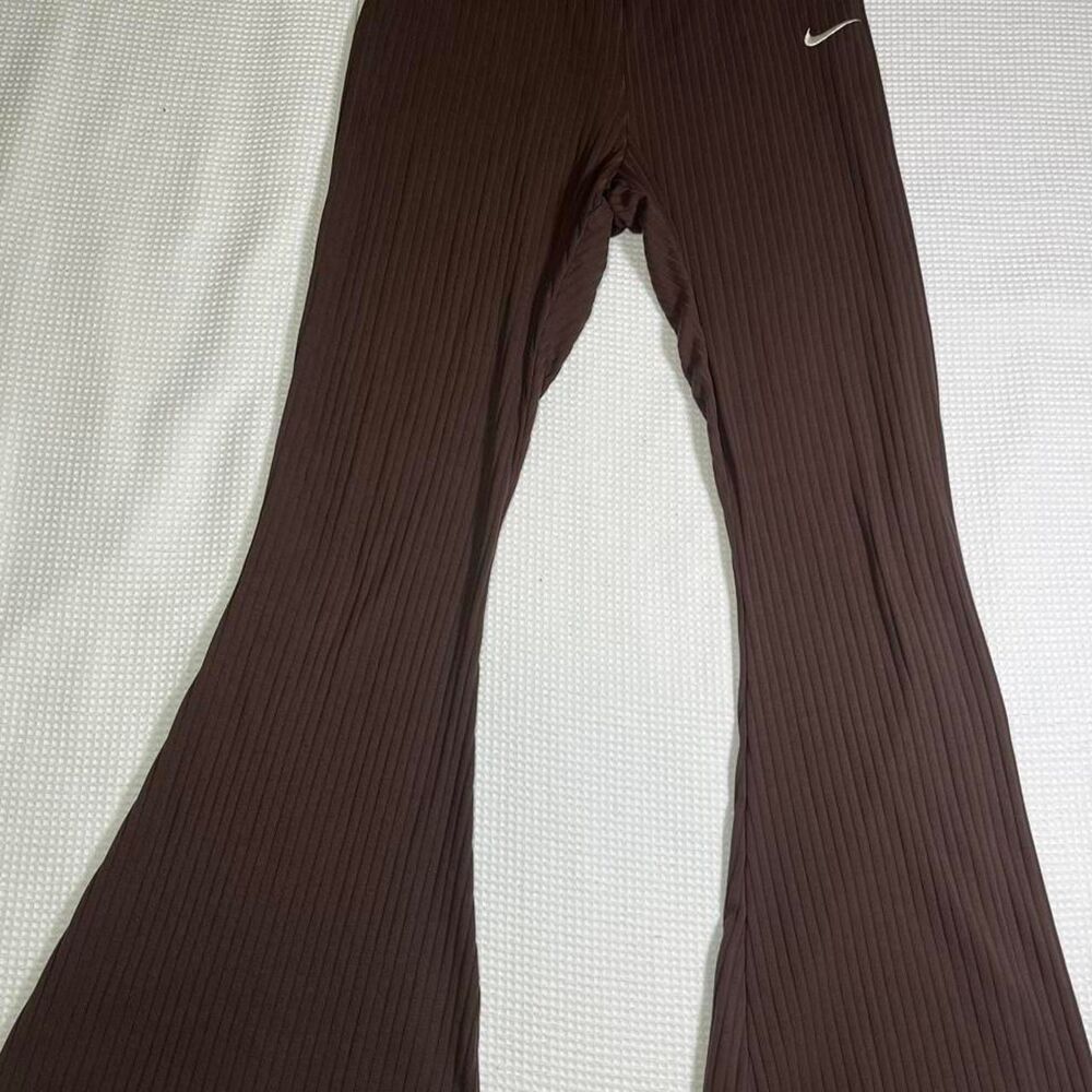 Nike Size Medium Women's Y2K Bell Bottom Lettuce Edge Brown Flare Ribbed Legging